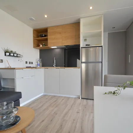 Mobil-home Jullouville, 4 Pieces, 6 Personnes - Fr-1-361a-54 *